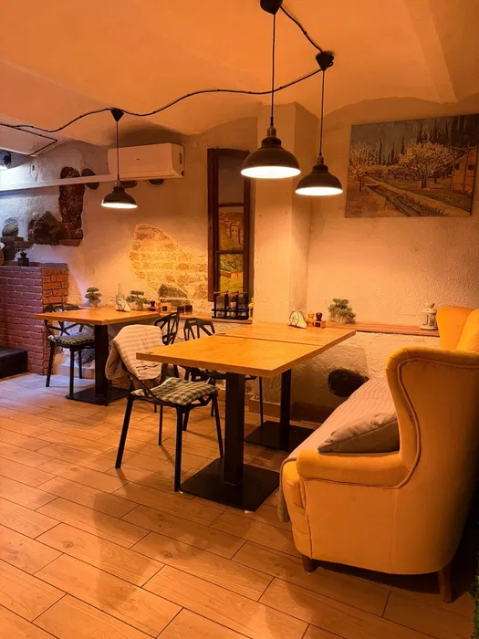 Działająca restauracja 105 m² przy Starym Rynku (Poznań) – 70 miejsc z ogródkiem, umowa do 2030 r., pełny ciąg gastronomiczny