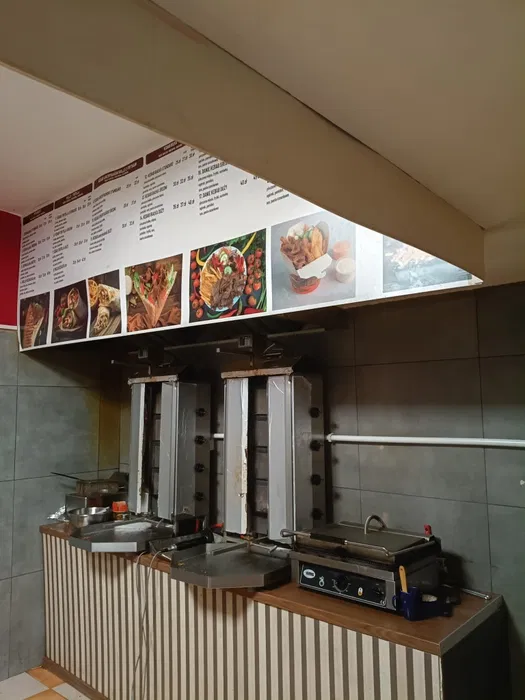 Gotowy punkt gastronomiczny / Kebab (Koszalin) – wyposażenie POTIS i Hendi, bezpłatny parking, niska cena wejścia