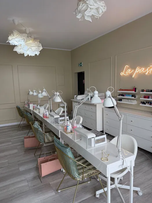 Na sprzedaż salon manicure i pedicure we Wrocławiu, dzielnica Krzyki