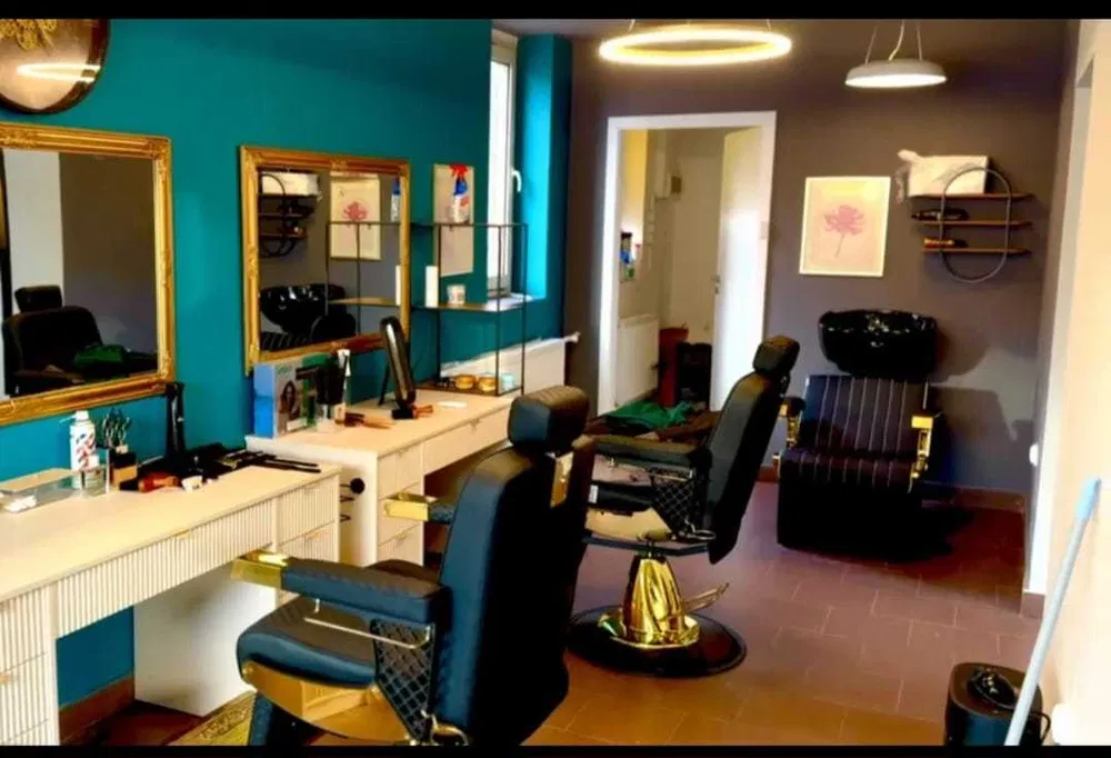 Lokal użytkowy z wyposażeniem na salon fryzjerski w centrum Warszawy