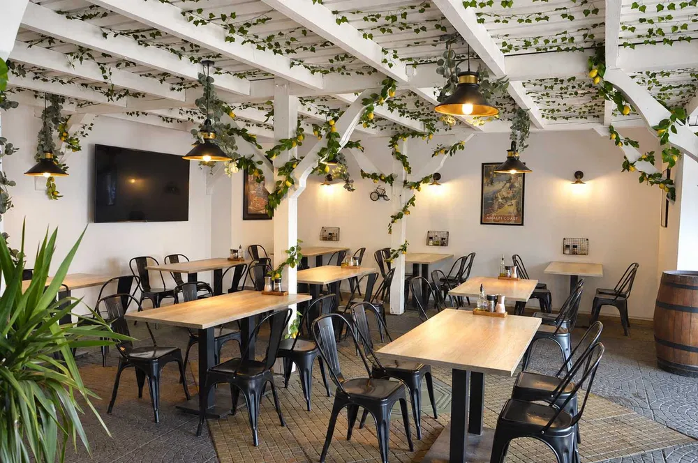Sprzedaż restauracji w Jastarni z pełnym wyposażeniem i bazą klientów